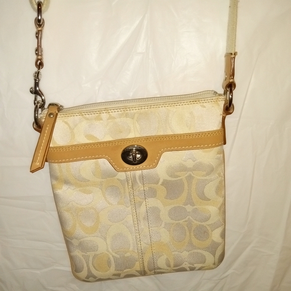 LIKE NEW Coach Beige Cream Tan Hampton's Signature Crossbody Bag Y2K - Picture 3 of 15